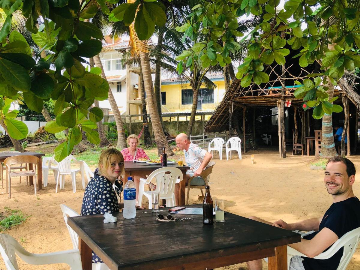 Honey Beach Negombo Buitenkant foto