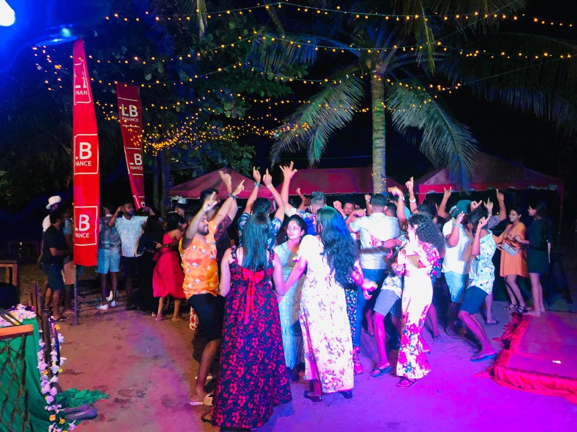 Honey Beach Negombo Buitenkant foto