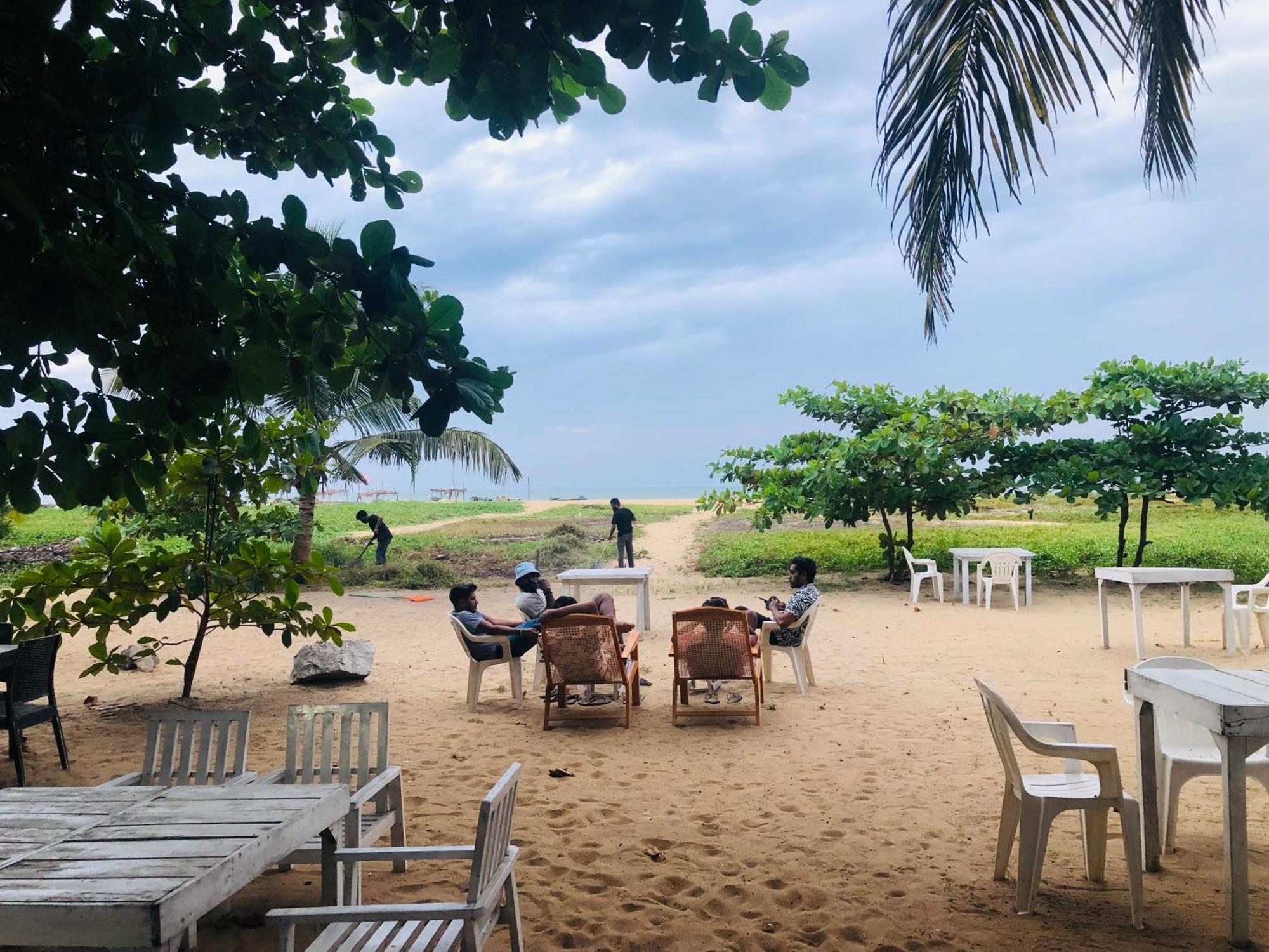 Honey Beach Negombo Buitenkant foto