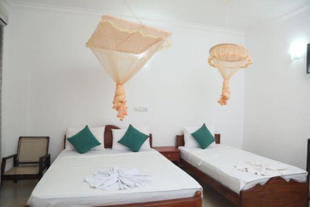 Honey Beach Negombo Buitenkant foto
