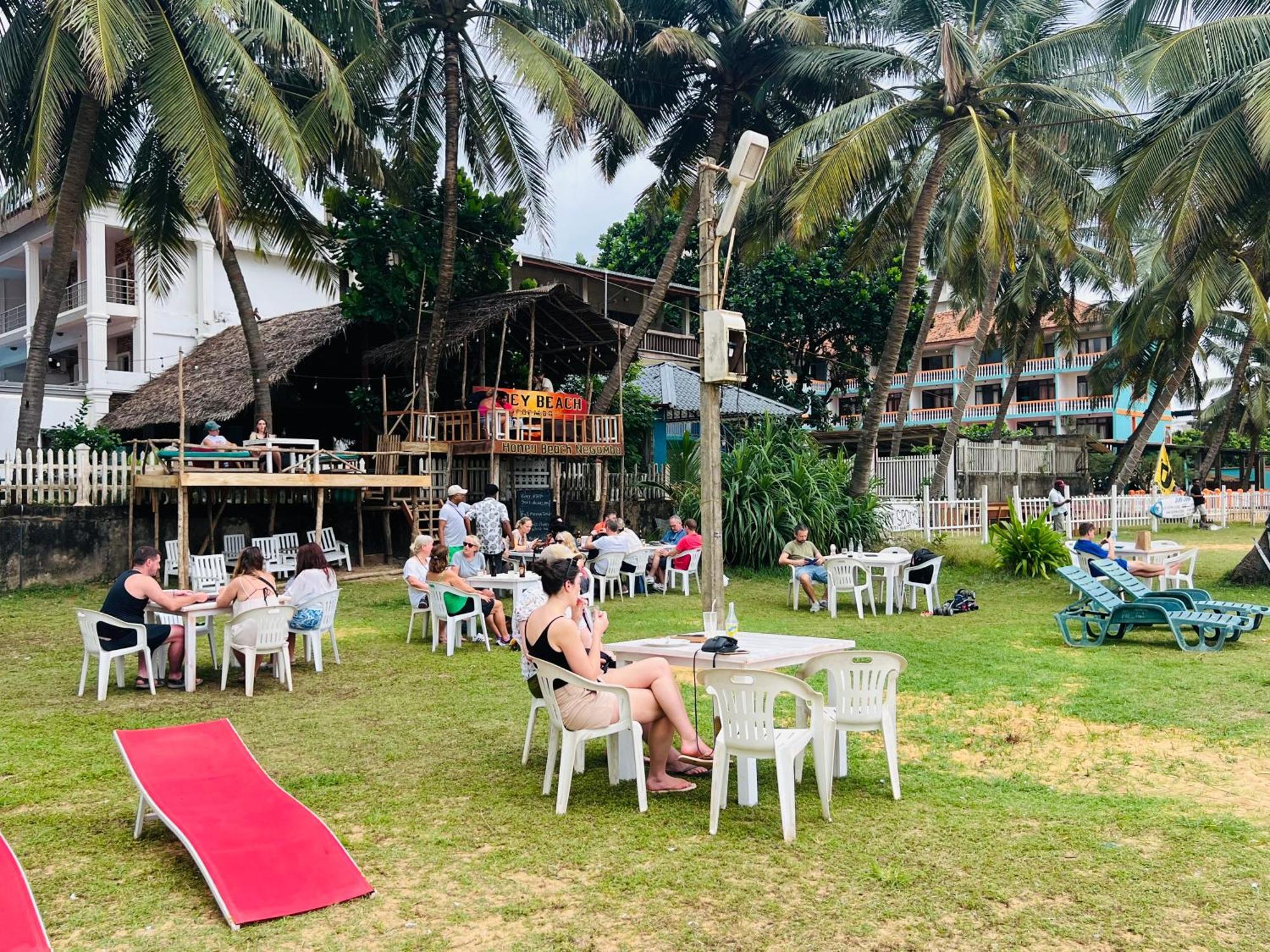 Honey Beach Negombo Buitenkant foto